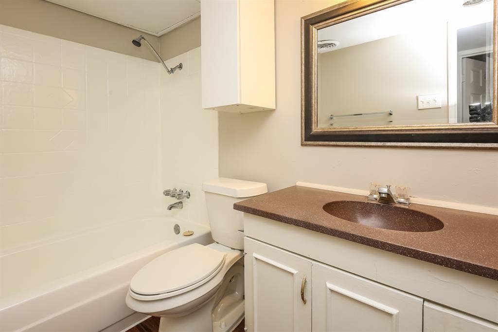 4013 Commonwealth Drive, Garland, TX 75043 4013 Commonwealth Drive, Garland, TX 75043