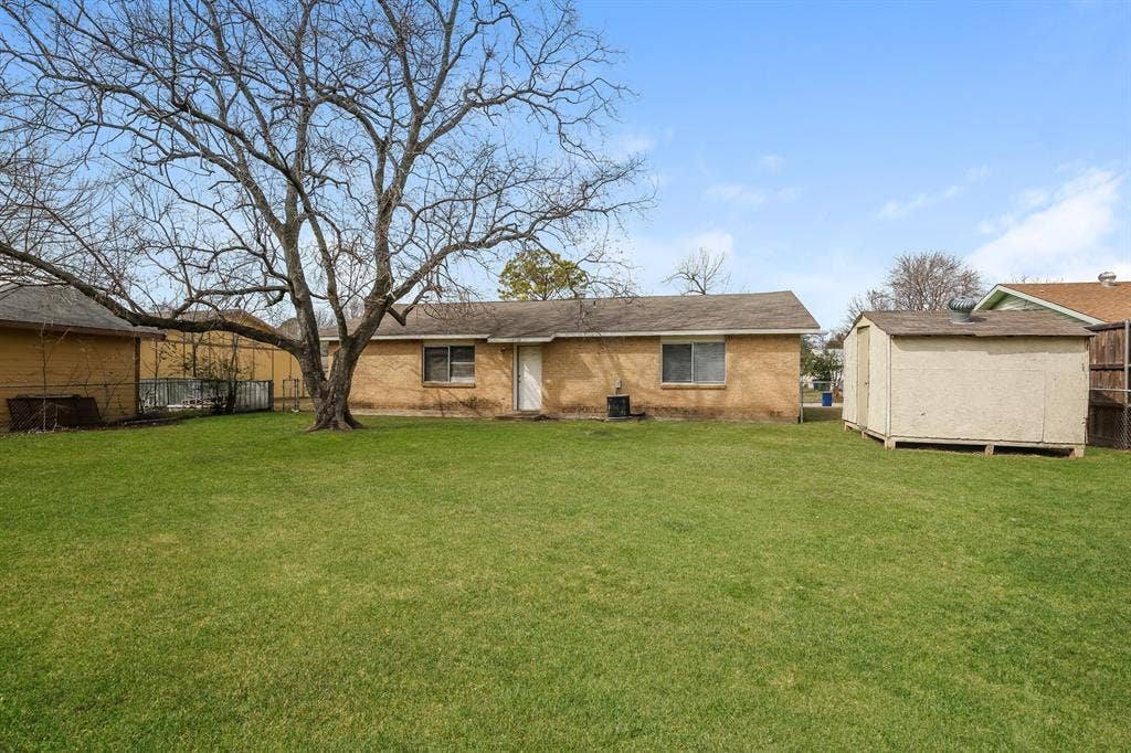 4013 Commonwealth Drive, Garland, TX 75043 4013 Commonwealth Drive, Garland, TX 75043