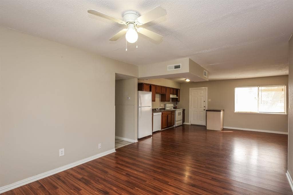 4013 Commonwealth Drive, Garland, TX 75043 4013 Commonwealth Drive, Garland, TX 75043
