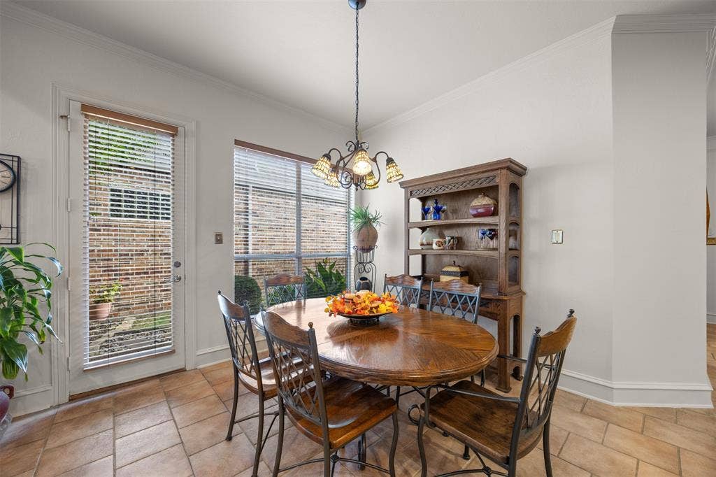 1516 Hackett Creek Drive, McKinney, TX 75072 Large party or party of two.....the eating area provides space for either.
