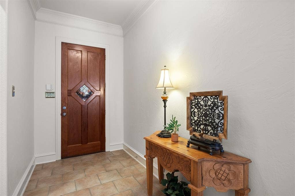 1516 Hackett Creek Drive, McKinney, TX 75072 Spacious Entry to greet your guests.