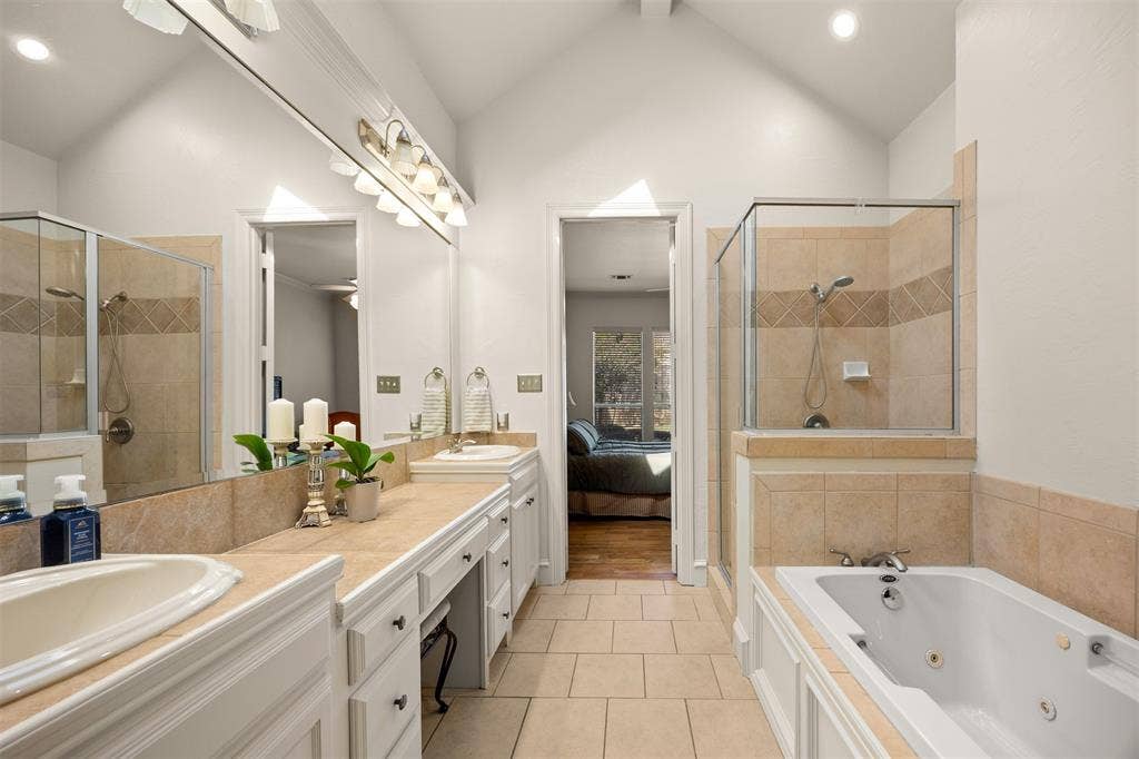 1516 Hackett Creek Drive, McKinney, TX 75072 Spa-like Primary bath.