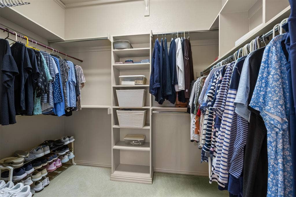 1516 Hackett Creek Drive, McKinney, TX 75072 Large walk-in closet.