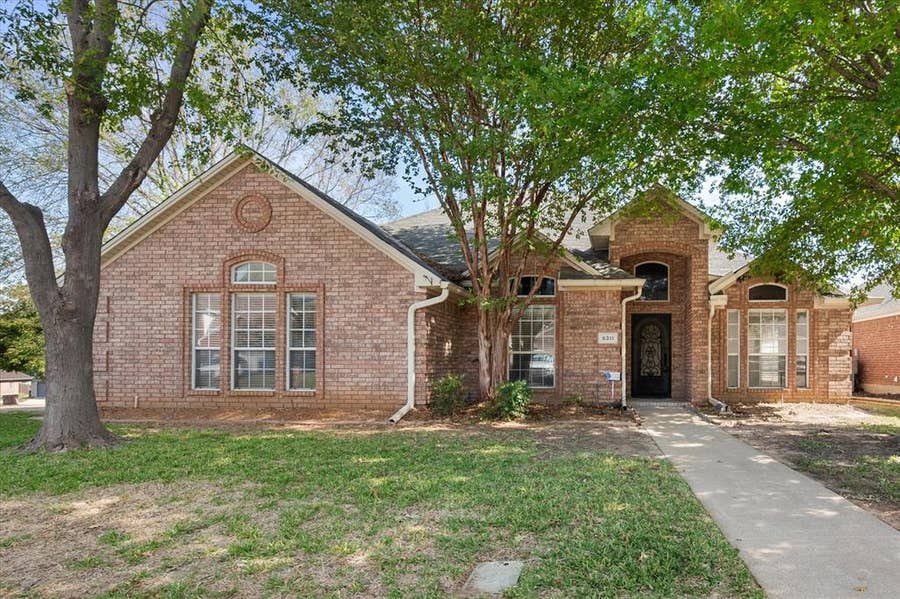 Property photo for 6311 Cobblestone Lane, Arlington, TX