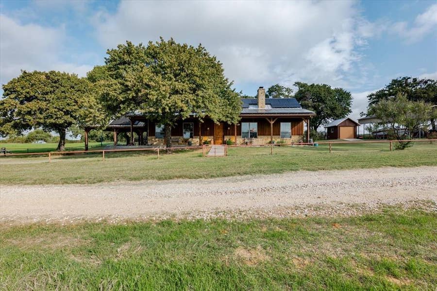 Property photo for 1090 Ross Lane, Boyd, TX