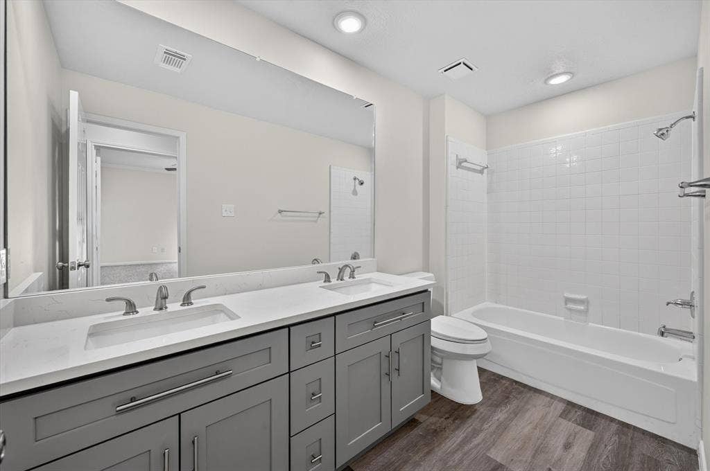 2312 Honeylocust Drive, Irving, TX 75063 2312 Honeylocust Drive, Irving, TX 75063
