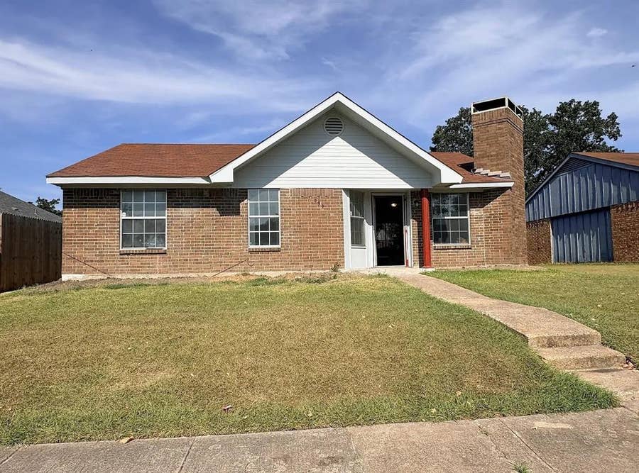 Property photo for 939 Carom Way, Dallas, TX