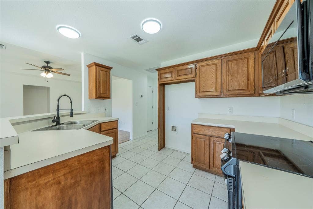 1507 Sunflower Lane, Granbury, TX 76048