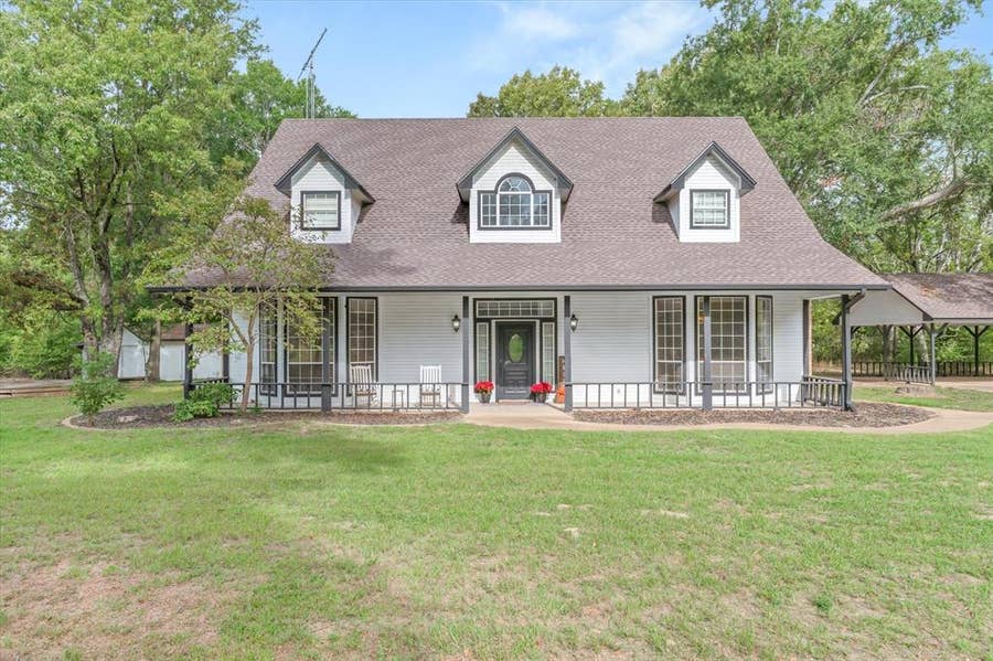 Property photo for 801 N Walnut Street, Van, TX