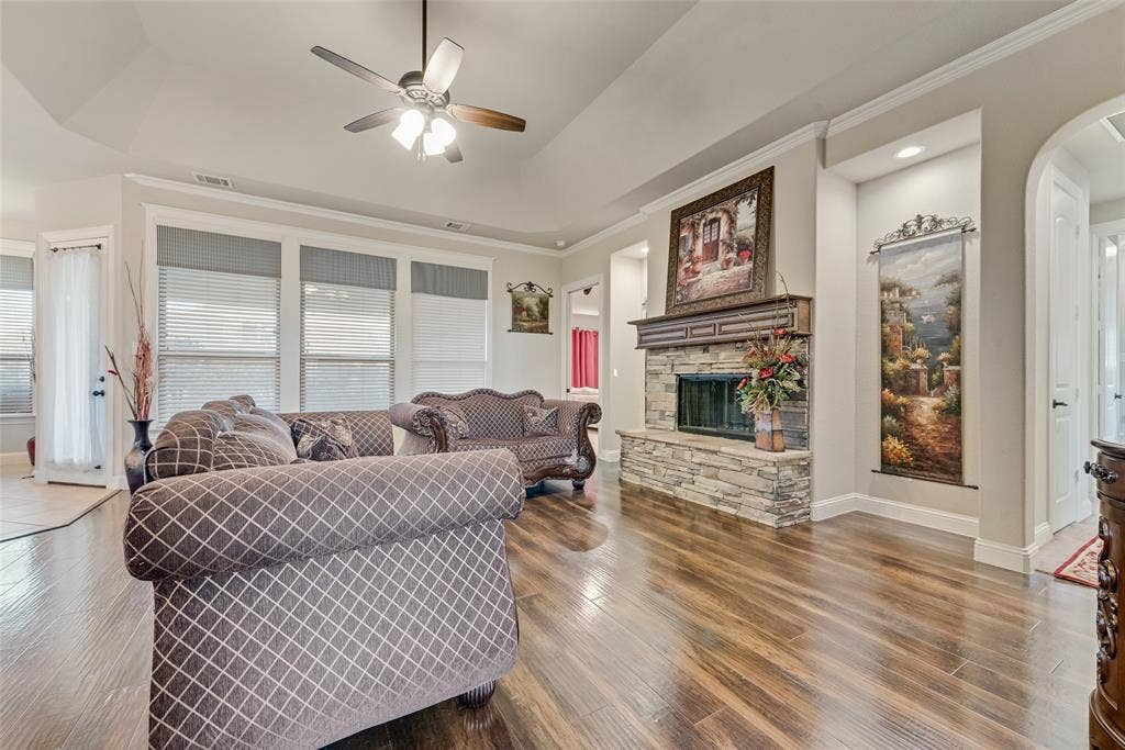 7231 Judy Drive, Ovilla, TX 75154 Vaulted ceilings, wood-finish flooring, stone-veneer fireplace with a wood mantel, and built-in recessed display shelving