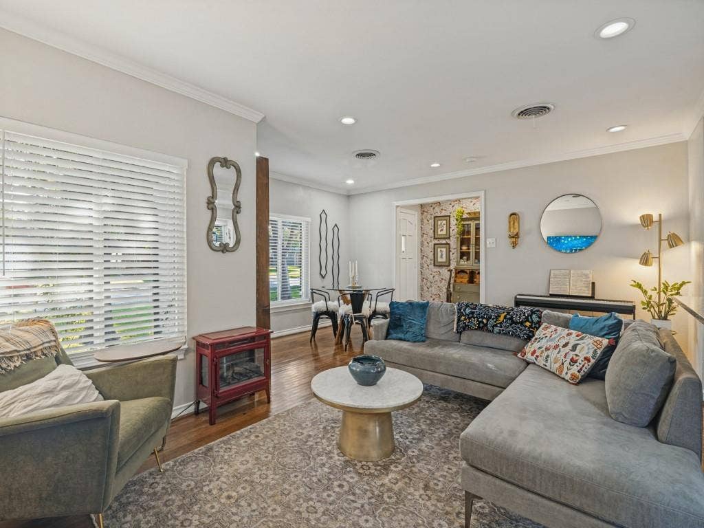 200 S Weatherred Drive, Richardson, TX 75080 Living area featuring hardwood-finish flooring, recessed lighting, crown molding, and horizontal slat window blinds