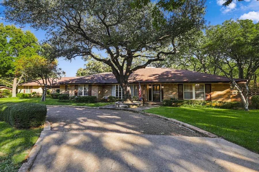 Property photo for 120 Friar Tuck Circle, Denton, TX