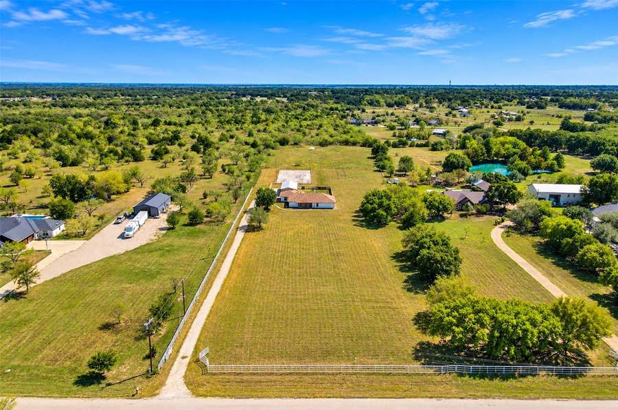 Property photo for 9720 Bluebonnet Drive, Scurry, TX