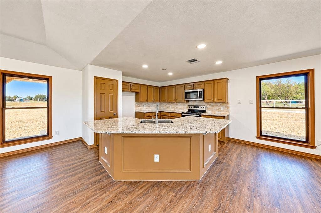 9720 Bluebonnet Drive, Scurry, TX 75158 9720 Bluebonnet Drive, Scurry, TX 75158