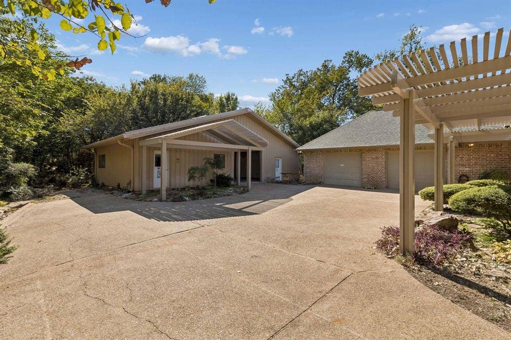 186 Moonlight Drive, Murphy, TX 75094 Oversized two car garage and separate apartment and building on left