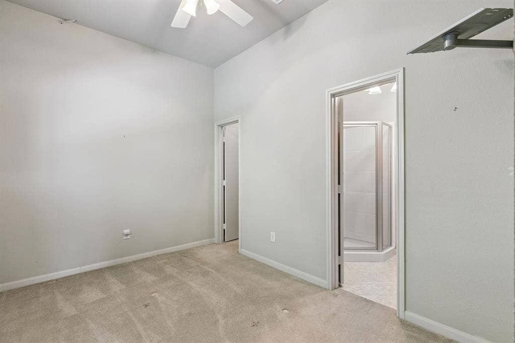 186 Moonlight Drive, Murphy, TX 75094 Separate apartment with full bathroom and kitchen