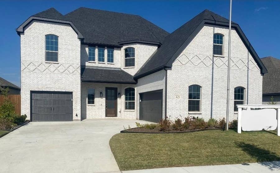 Property photo for 621 Majestic Oak Lane, Waxahachie, TX