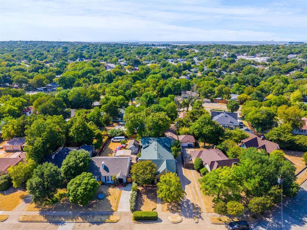 2807 Cain Boulevard, Dallas, TX 75211 Residential neighborhood with mature trees