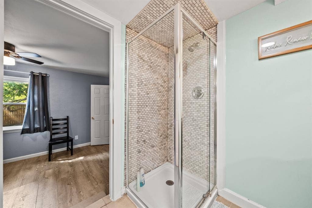 2807 Cain Boulevard, Dallas, TX 75211 Enclosed shower with subway tile surround and clear glass door