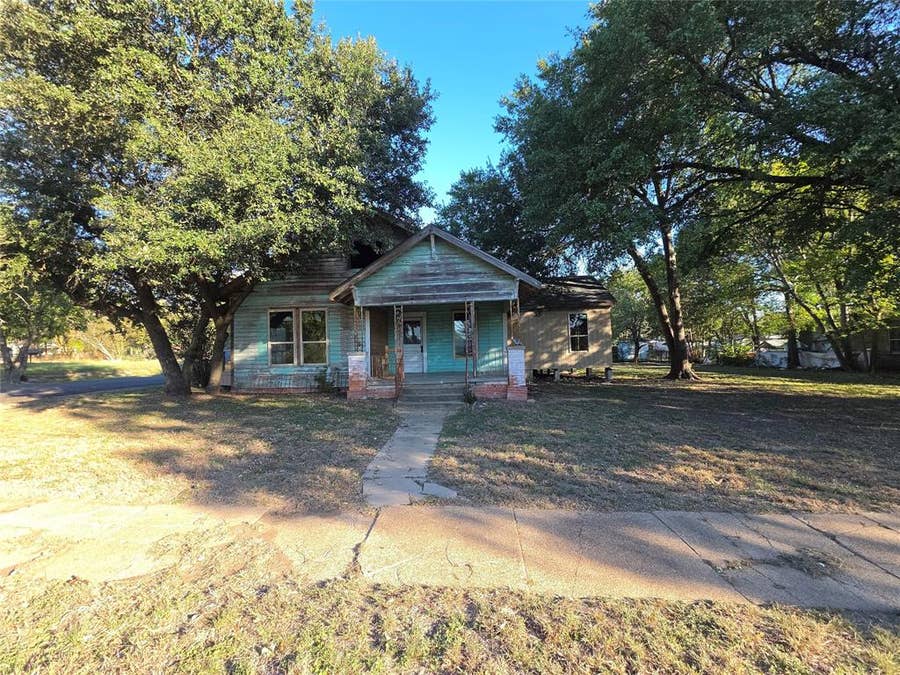 Property photo for 401 E Hopkins Street, Mexia, TX