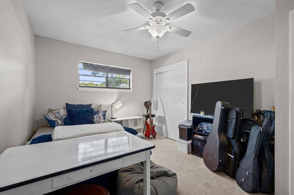 604 Crestview Drive, Granbury, TX 76048