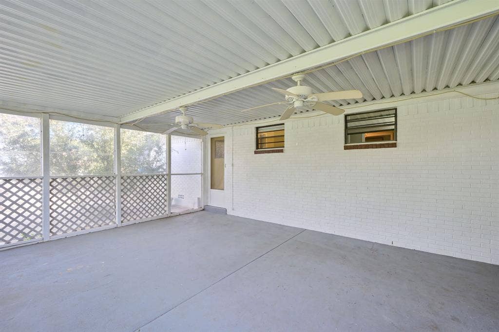 604 Crestview Drive, Granbury, TX 76048
