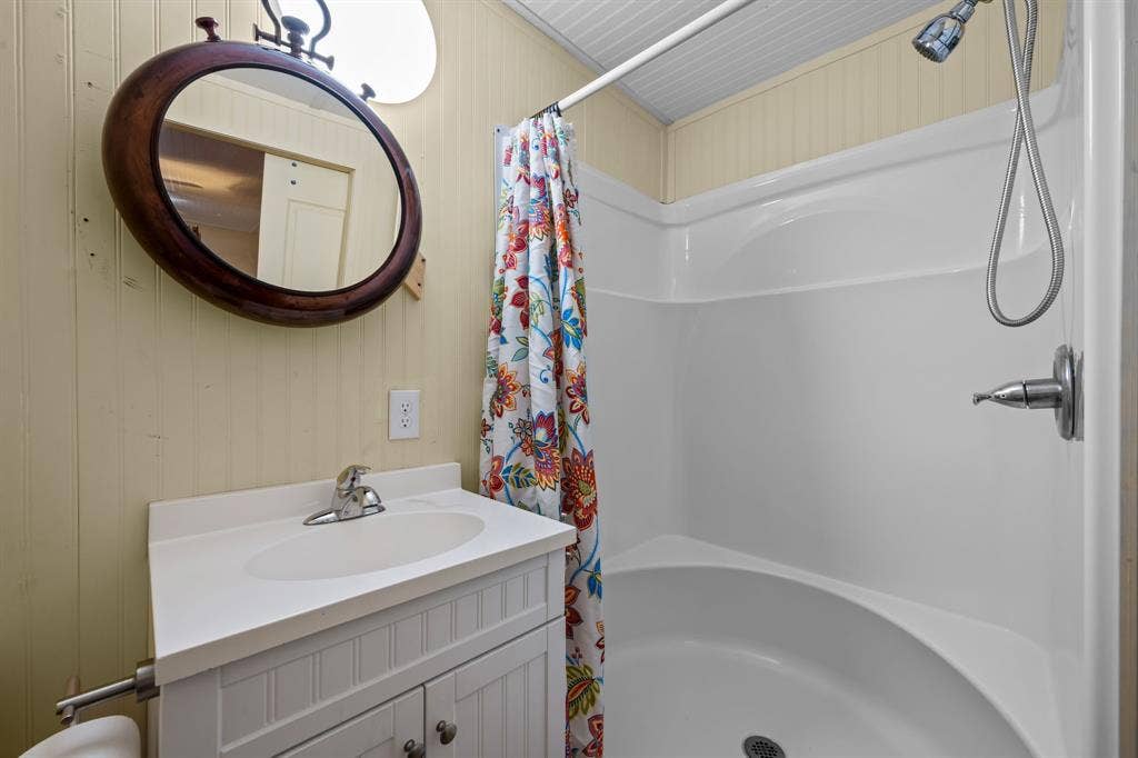 604 Crestview Drive, Granbury, TX 76048