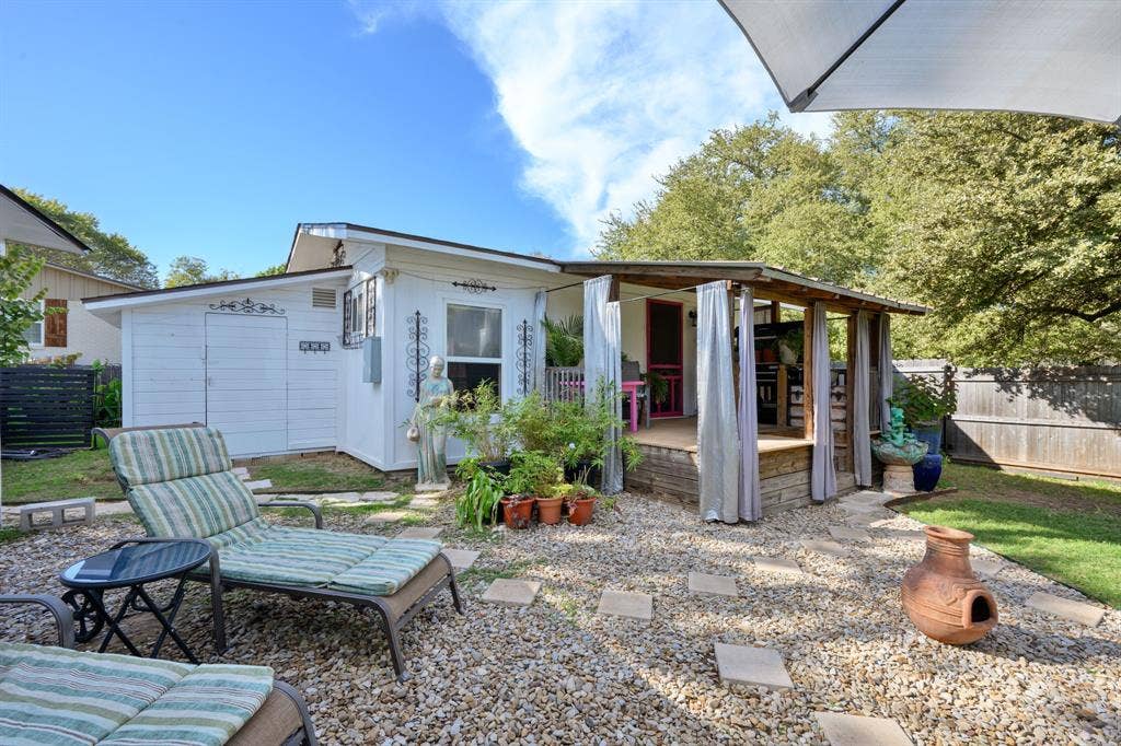 604 Crestview Drive, Granbury, TX 76048