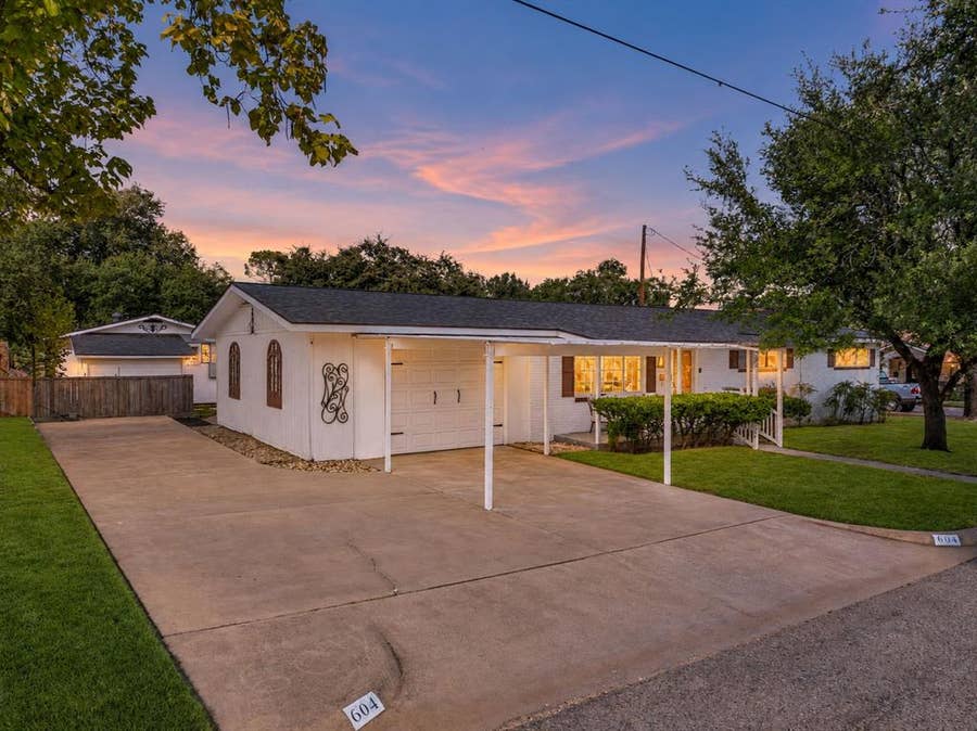 Property photo for 604 Crestview Drive, Granbury, TX