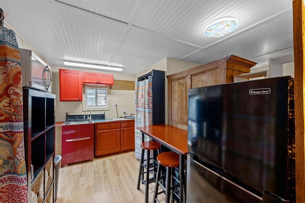 604 Crestview Drive, Granbury, TX 76048