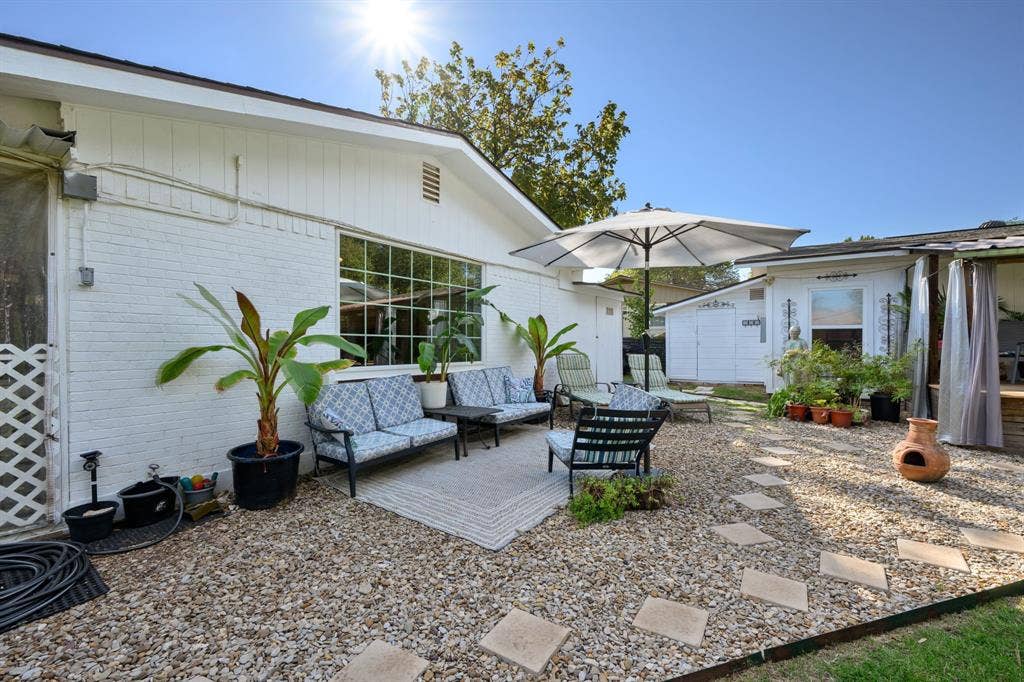 604 Crestview Drive, Granbury, TX 76048