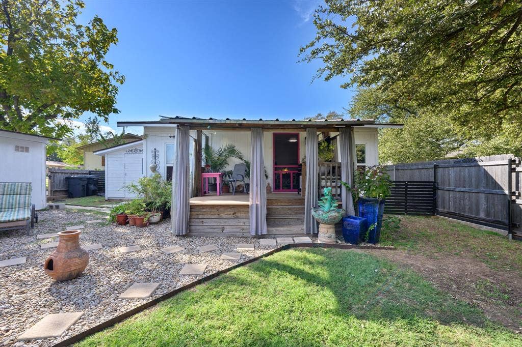 604 Crestview Drive, Granbury, TX 76048