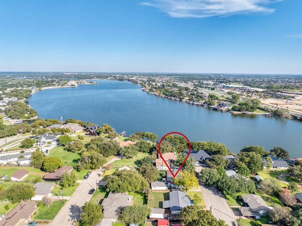 604 Crestview Drive, Granbury, TX 76048
