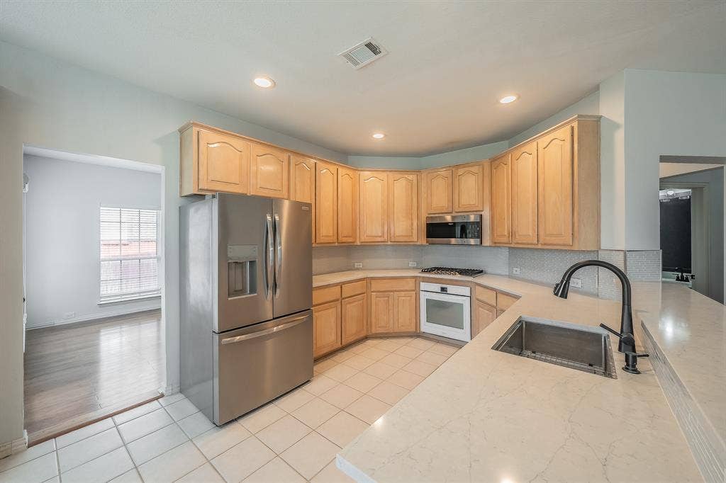 10503 Waters Drive, Irving, TX 75063 10503 Waters Drive, Irving, TX 75063