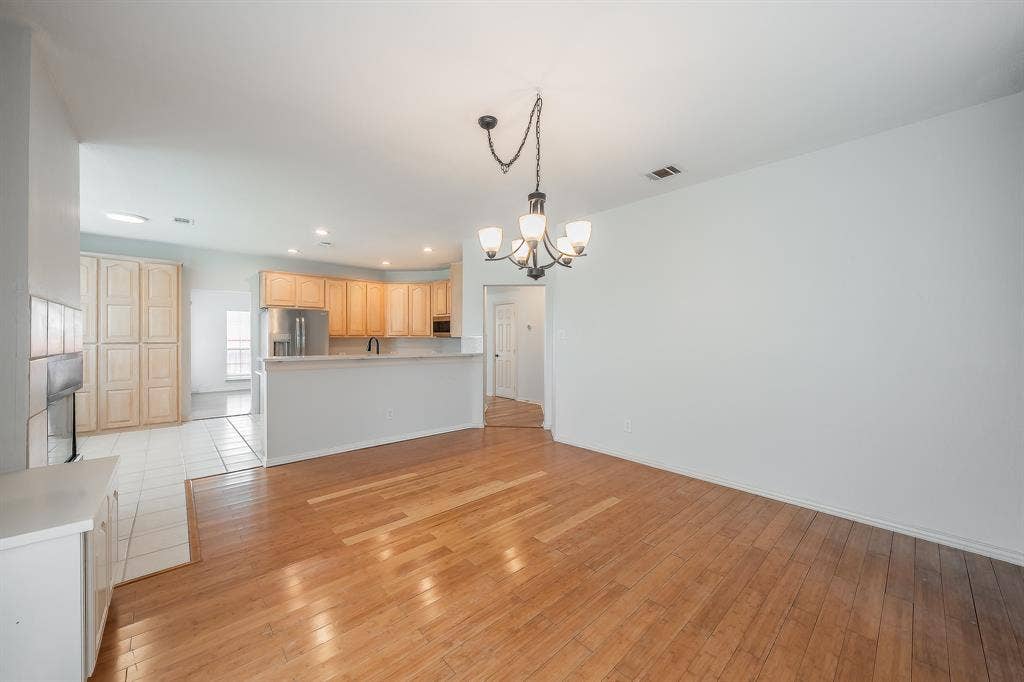 10503 Waters Drive, Irving, TX 75063 10503 Waters Drive, Irving, TX 75063