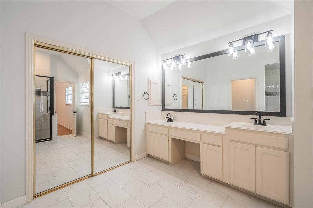 10503 Waters Drive, Irving, TX 75063 10503 Waters Drive, Irving, TX 75063