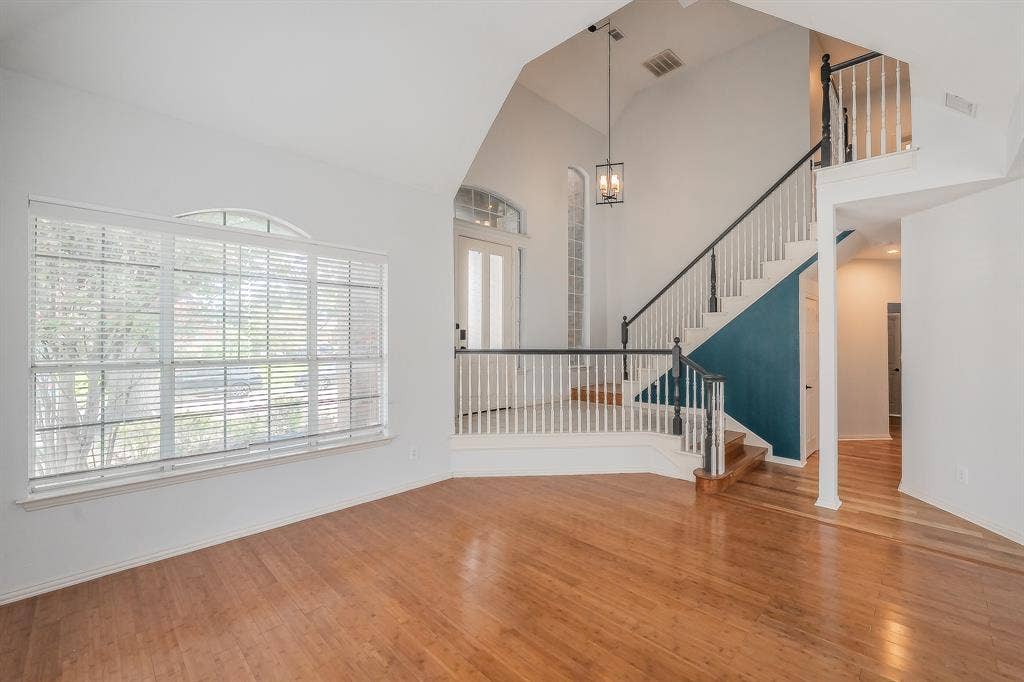 10503 Waters Drive, Irving, TX 75063 10503 Waters Drive, Irving, TX 75063