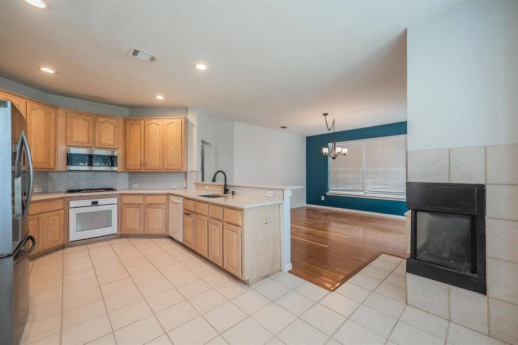 10503 Waters Drive, Irving, TX 75063 10503 Waters Drive, Irving, TX 75063