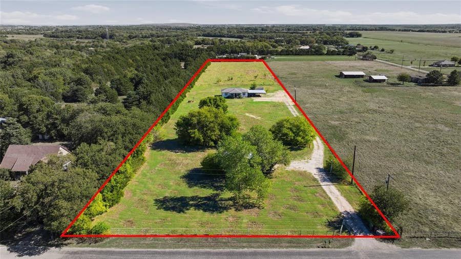 Property photo for 937 Batchler Road, Red Oak, TX