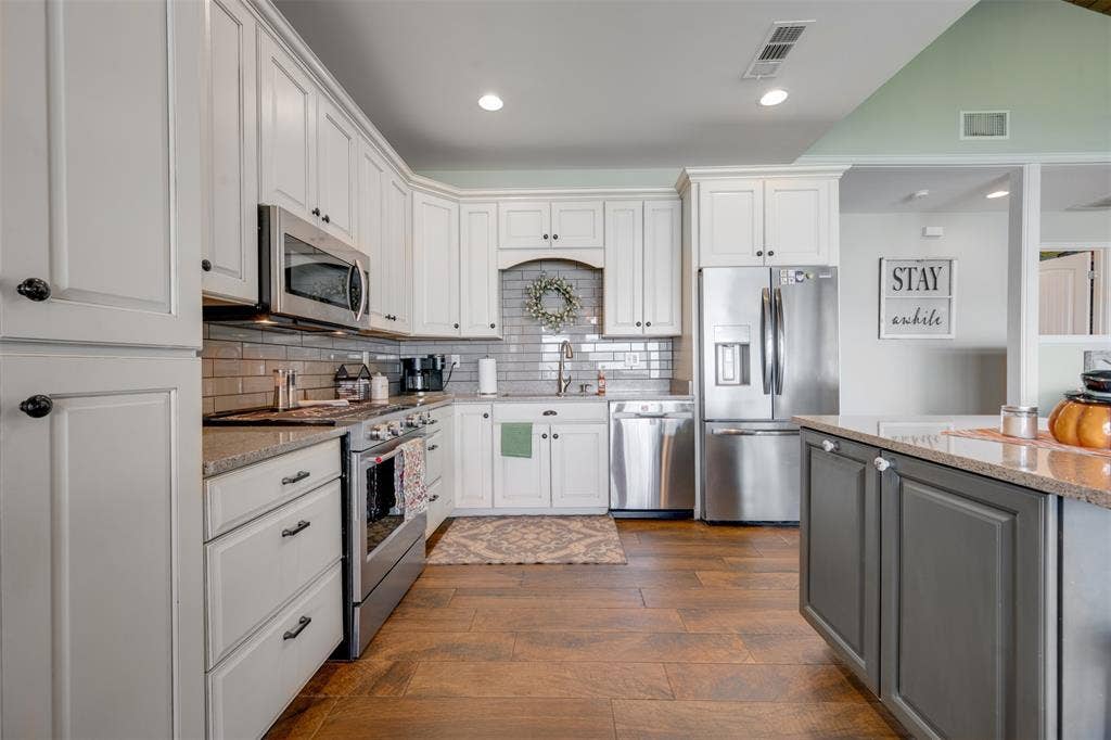 10638 Circle Point, Frankston, TX 75763 10638 Circle Point, Frankston, TX 75763