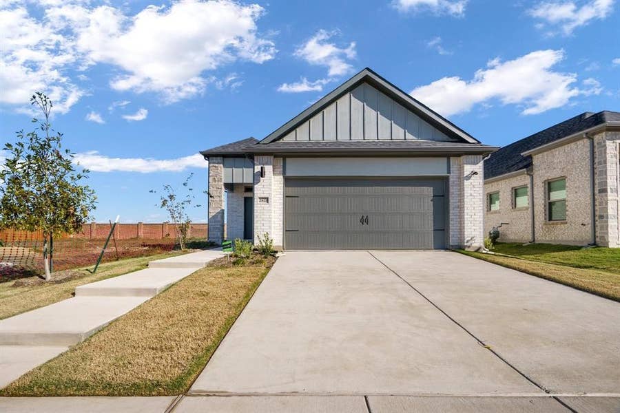 Property photo for 2821 Robertson Way, Royse City, TX