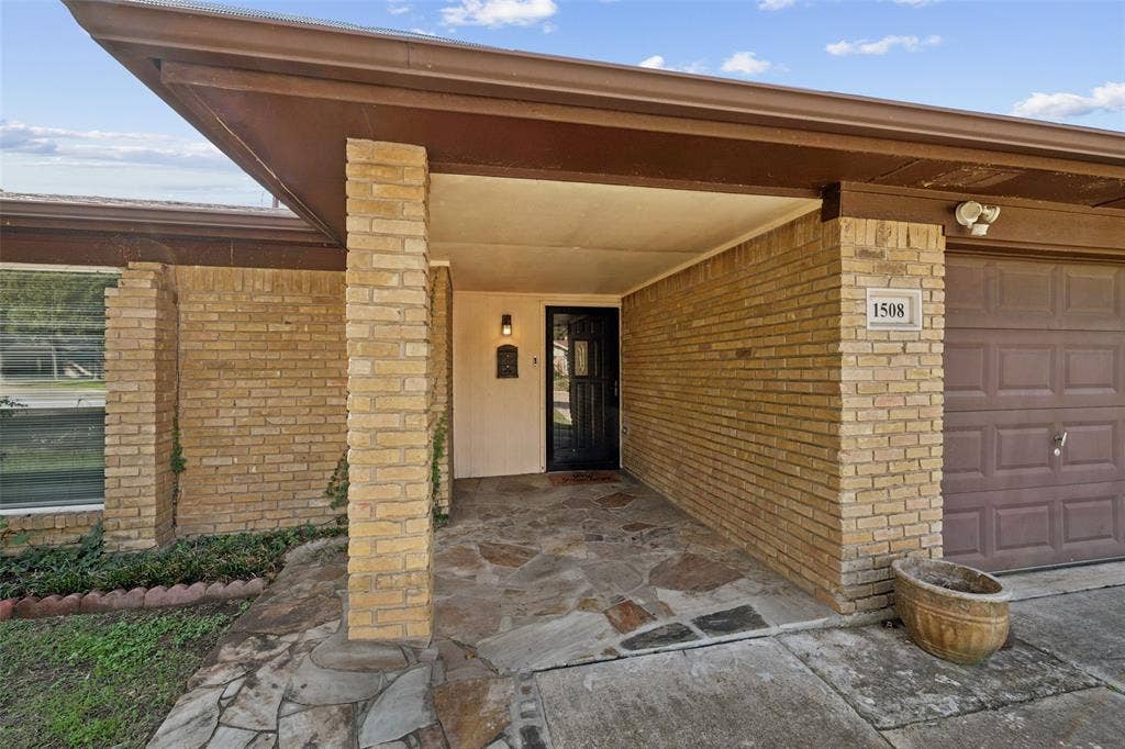 1508 Strawberry Circle, Irving, TX 75060 1508 Strawberry Circle, Irving, TX 75060