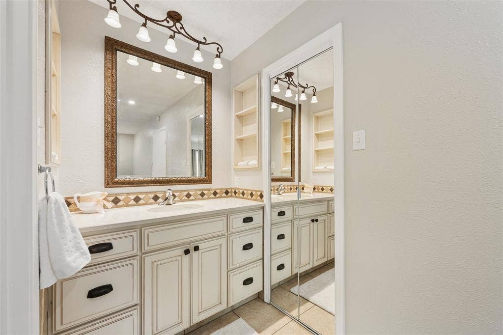 1508 Strawberry Circle, Irving, TX 75060 1508 Strawberry Circle, Irving, TX 75060