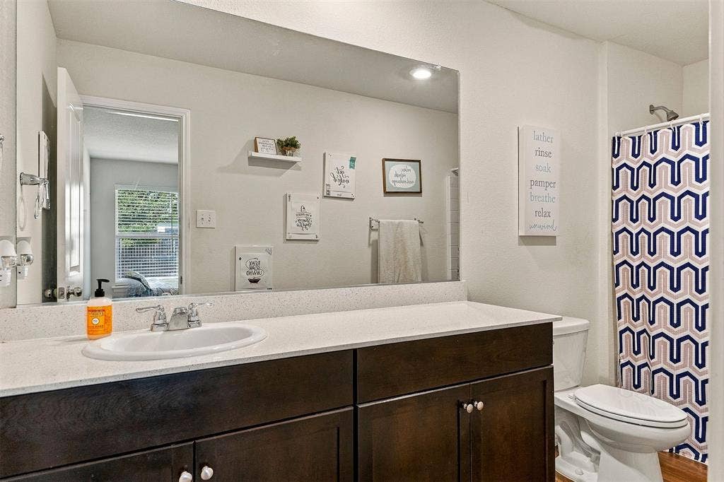 1516 Stonefield Drive, Anna, TX 75409 Private ensuite bathroom conveniently connected to the primary bedroom.