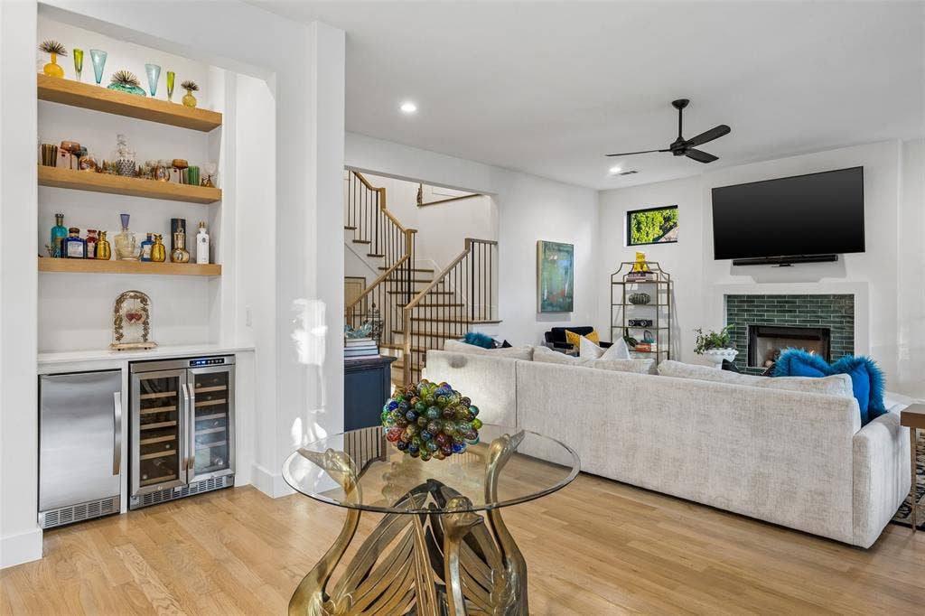 523 Cameron Avenue, Dallas, TX 75223 523 Cameron Avenue, Dallas, TX 75223