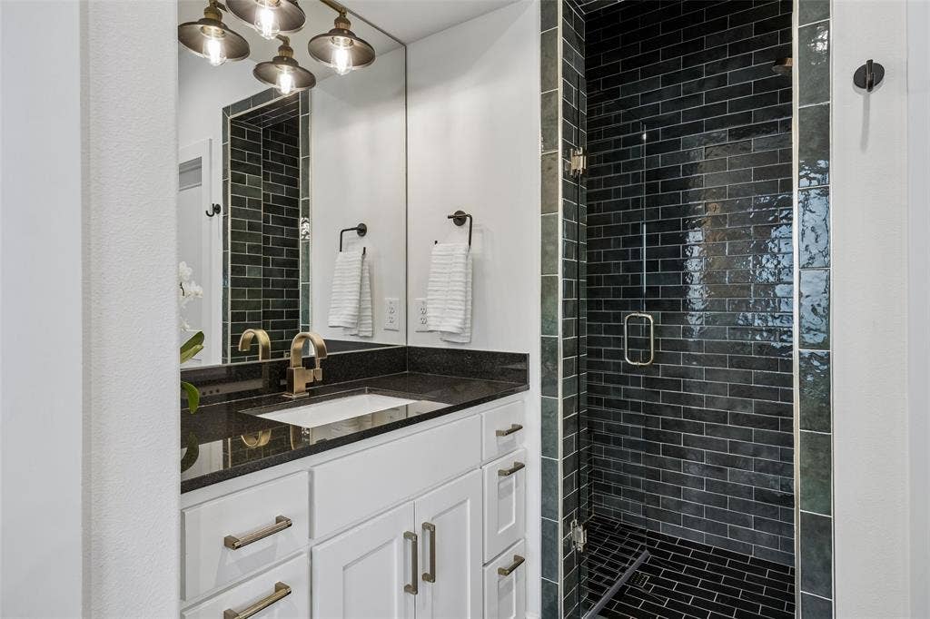 523 Cameron Avenue, Dallas, TX 75223 523 Cameron Avenue, Dallas, TX 75223