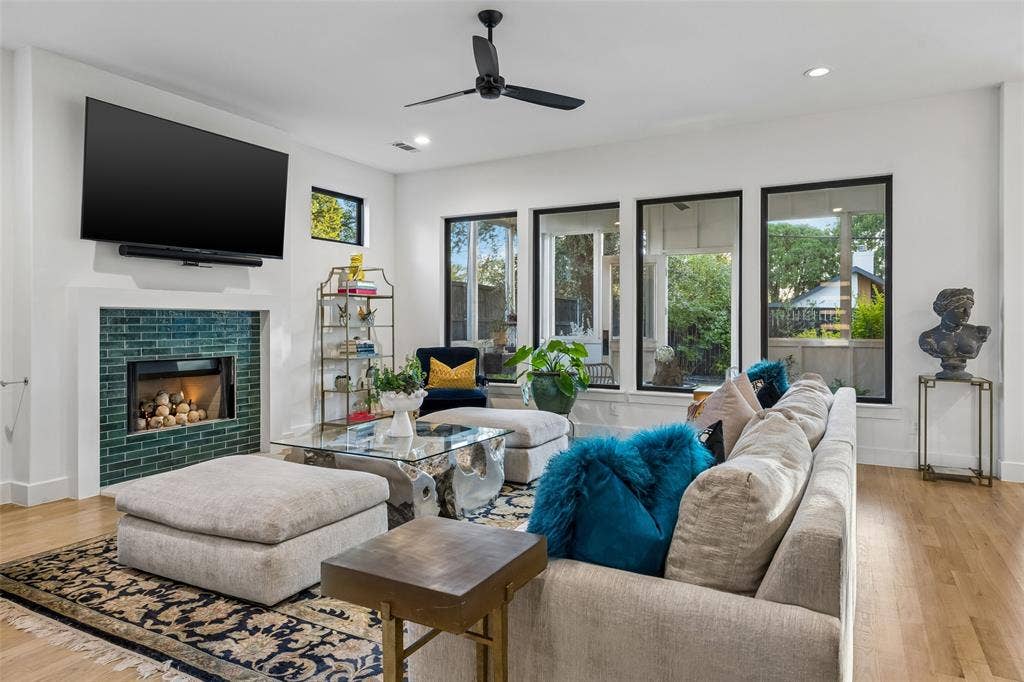 523 Cameron Avenue, Dallas, TX 75223 523 Cameron Avenue, Dallas, TX 75223