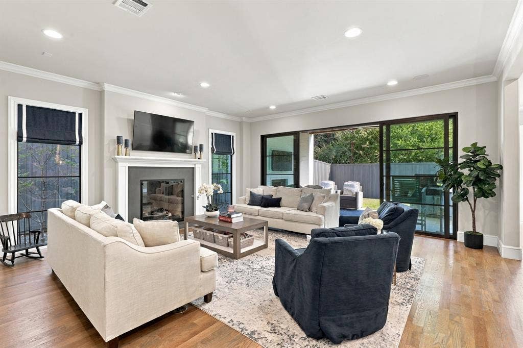4112 Santa Barbara Drive, Dallas, TX 75214 4112 Santa Barbara Drive, Dallas, TX 75214