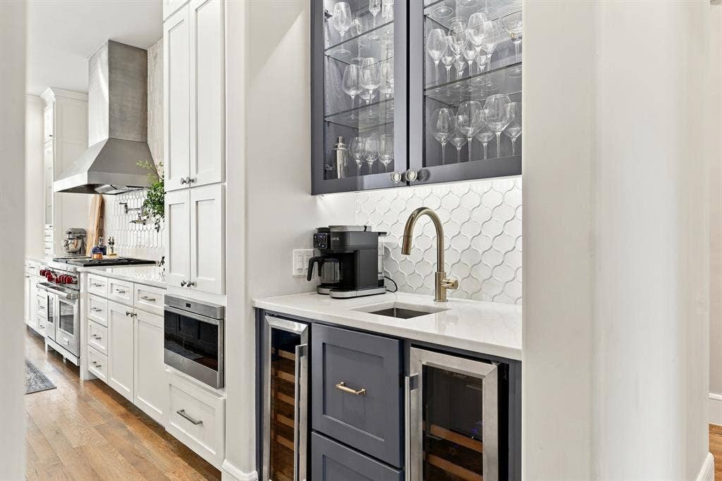 4112 Santa Barbara Drive, Dallas, TX 75214 4112 Santa Barbara Drive, Dallas, TX 75214