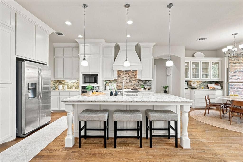 6200 Corsica Way, Plano, TX 75024 Gorgeous white kitchen with ample cabinet space